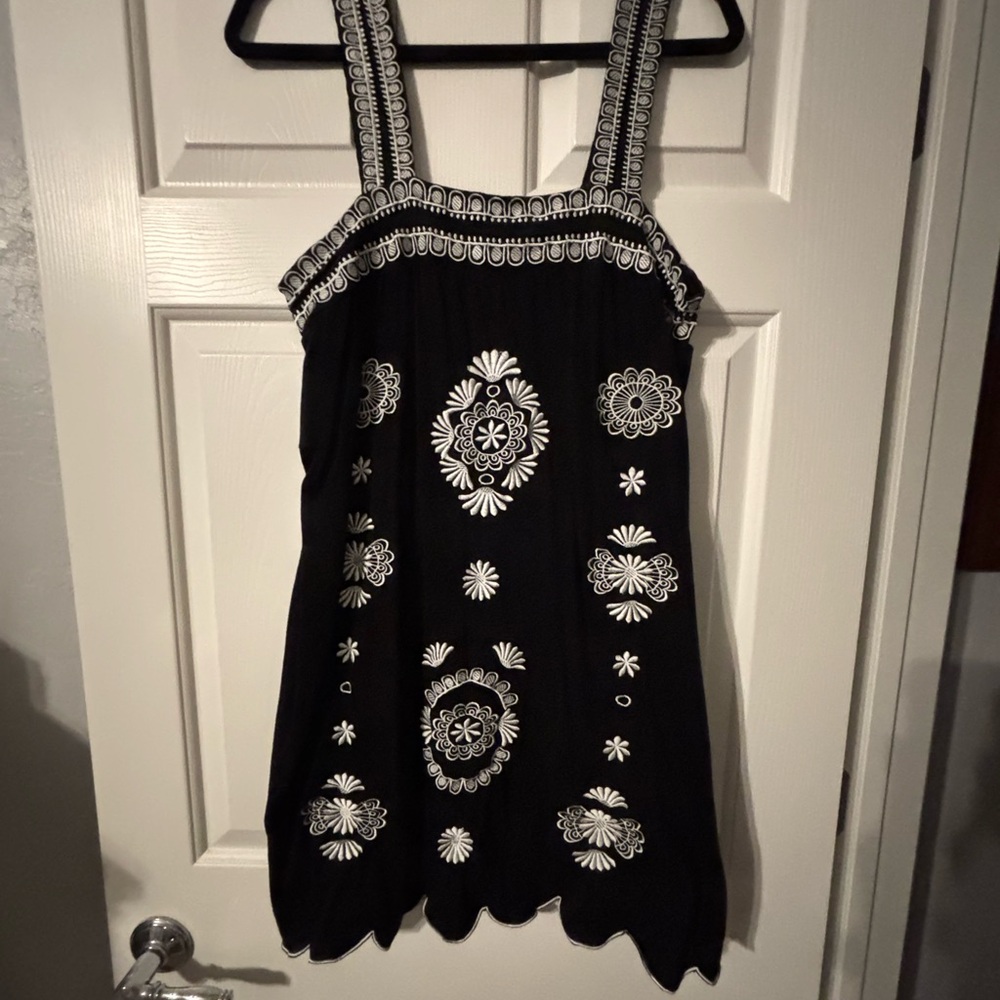 Black and White Pattern Dress/Top - Picture 1 of 8